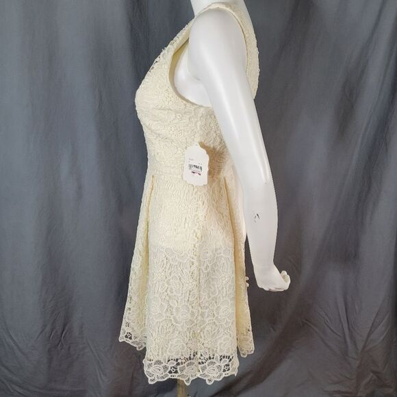Altar'd‎ State Lace Crochet Overlay Sleeveless V-Neck Zip Back Creme Dress Sz M - Picture 2 of 8